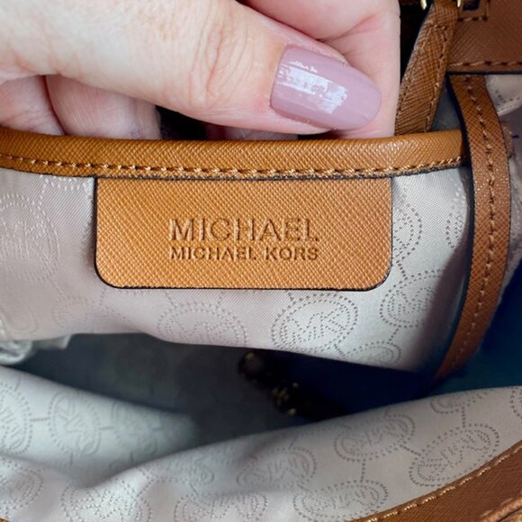 đź’–FLASH SALE Michael Kors Cynthia Medium Satchel Acorn Tan Brown Leather EUC - Picture 6 of 11